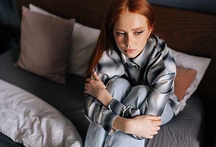 Что такое газлайтинг: признаки, причины, способы прекратить