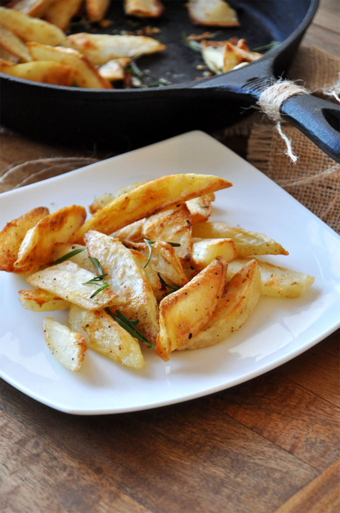 Plate of our delicious Crispy Baked Rosemary Garlic Fries recipe