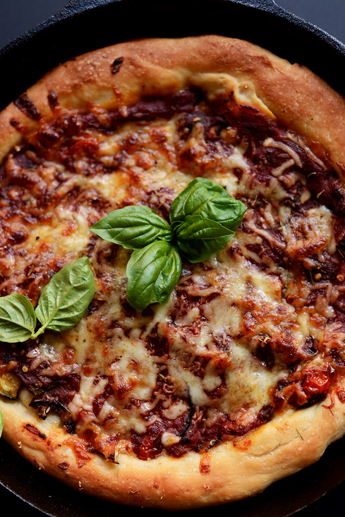 45 Minute Deep Dish Veggie Pizza! MinimalistBaker.com
