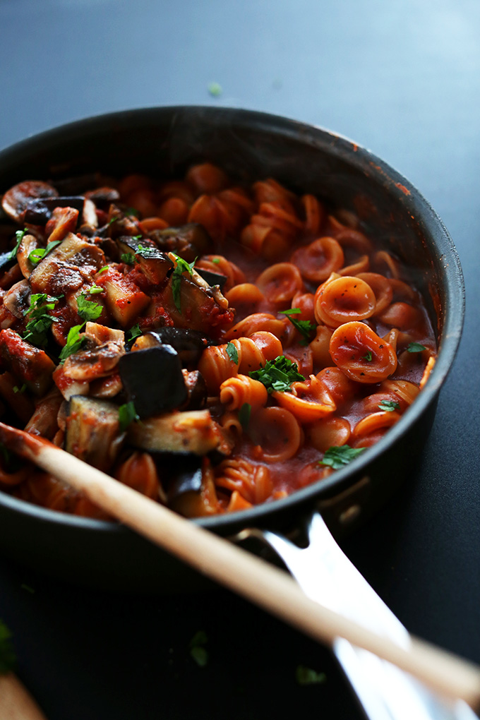 One Pot Pasta Recipe | #vegan | minimalistbaker.com