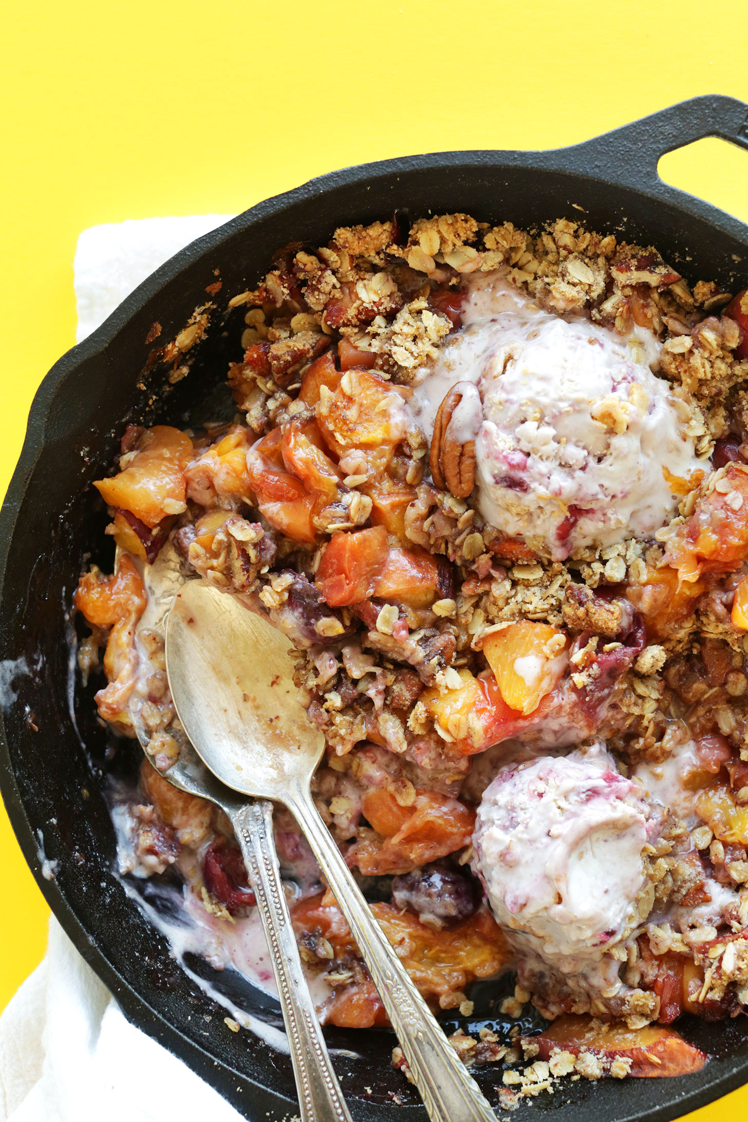 GF/Vegan Peach Crisp for a delicious late summer dessert