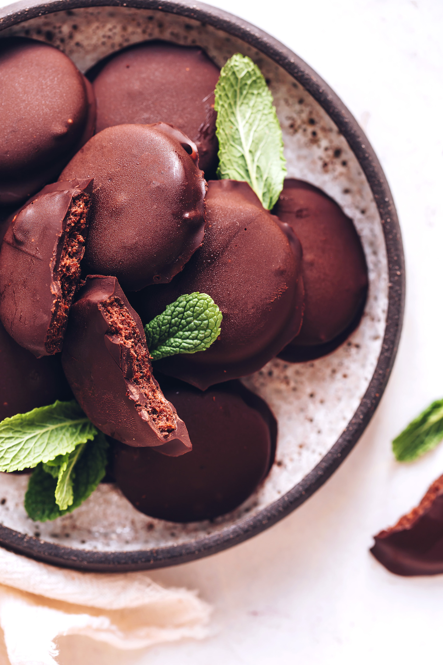 Plate of the best thin mint cookies